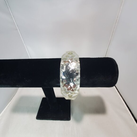 Bijou chunky, clear faceted Lucite bangle - Picture 2 of 6